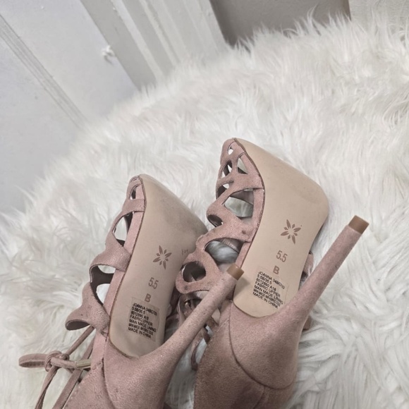 BCBGeneration Strappy High-Heels Sandals Size 5.5B.🌴 - Picture 8 of 8